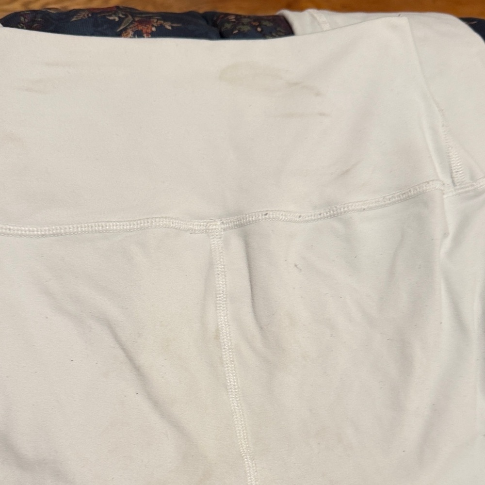 Alo White Capri Leggings - Picture 6 of 7